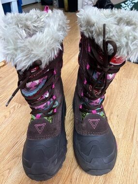 The North Face women’s Brown Winter Boots with Pink Accents. Size US 5.